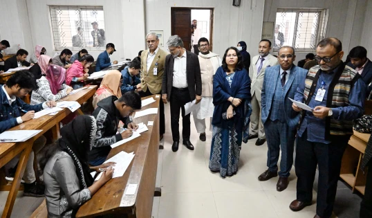 ঢাবিতে ‘কলা, আইন ও সামাজিক বিজ্ঞান’ ইউনিটের ভর্তি পরীক্ষা অনুষ্ঠিত